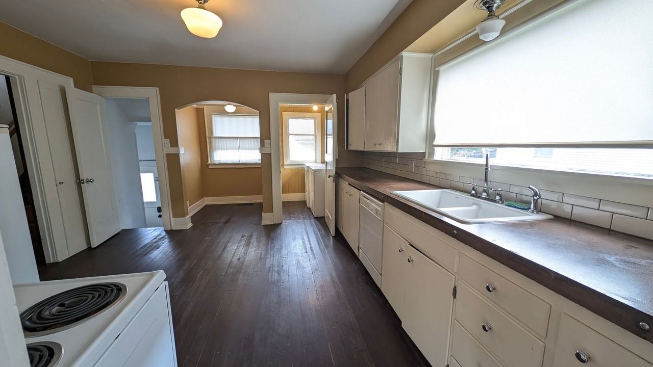 2021 Lombard Ave - Photo 6 of 20