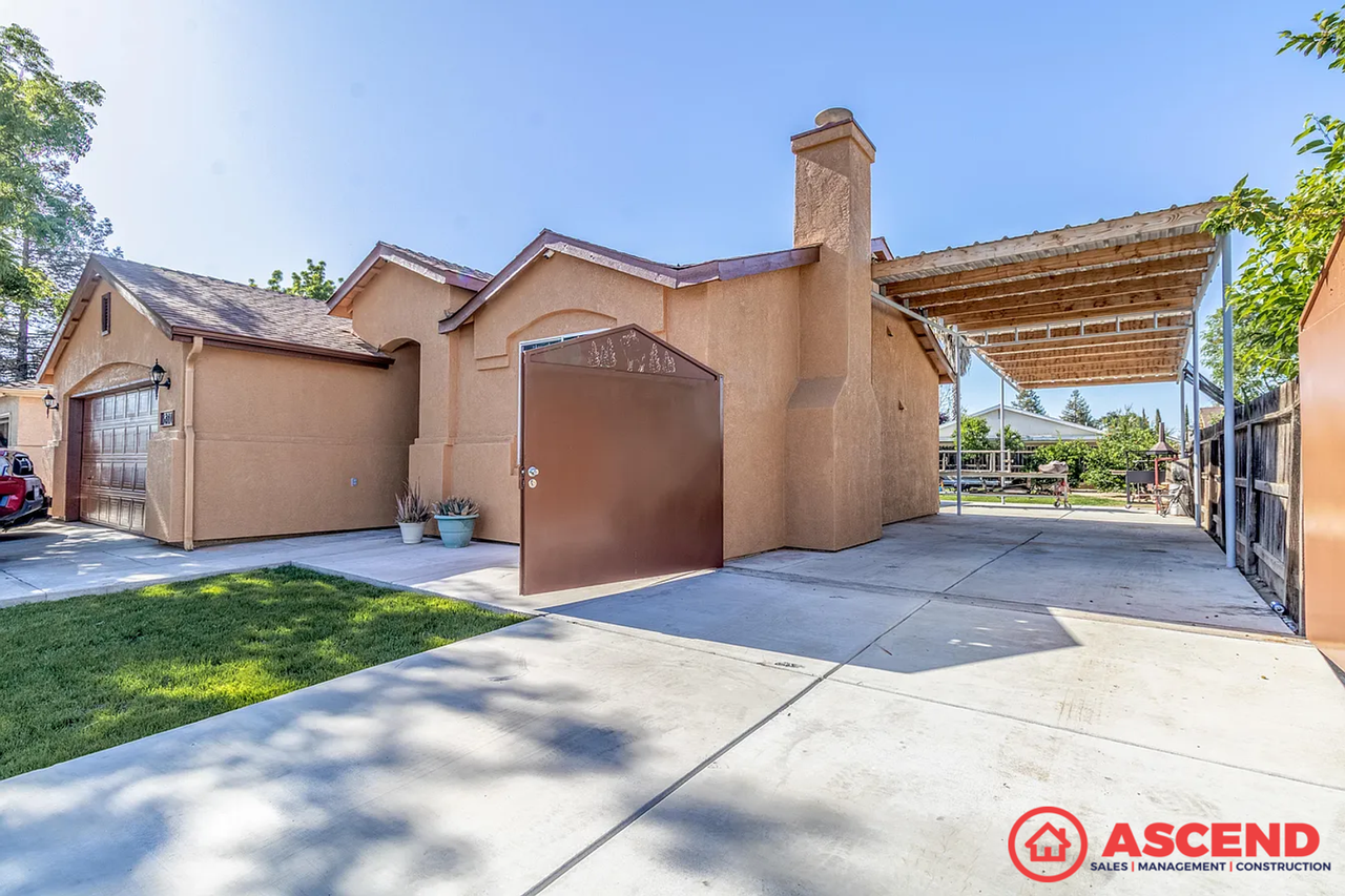 1810 Martinho Ave - Photo 3 of 23