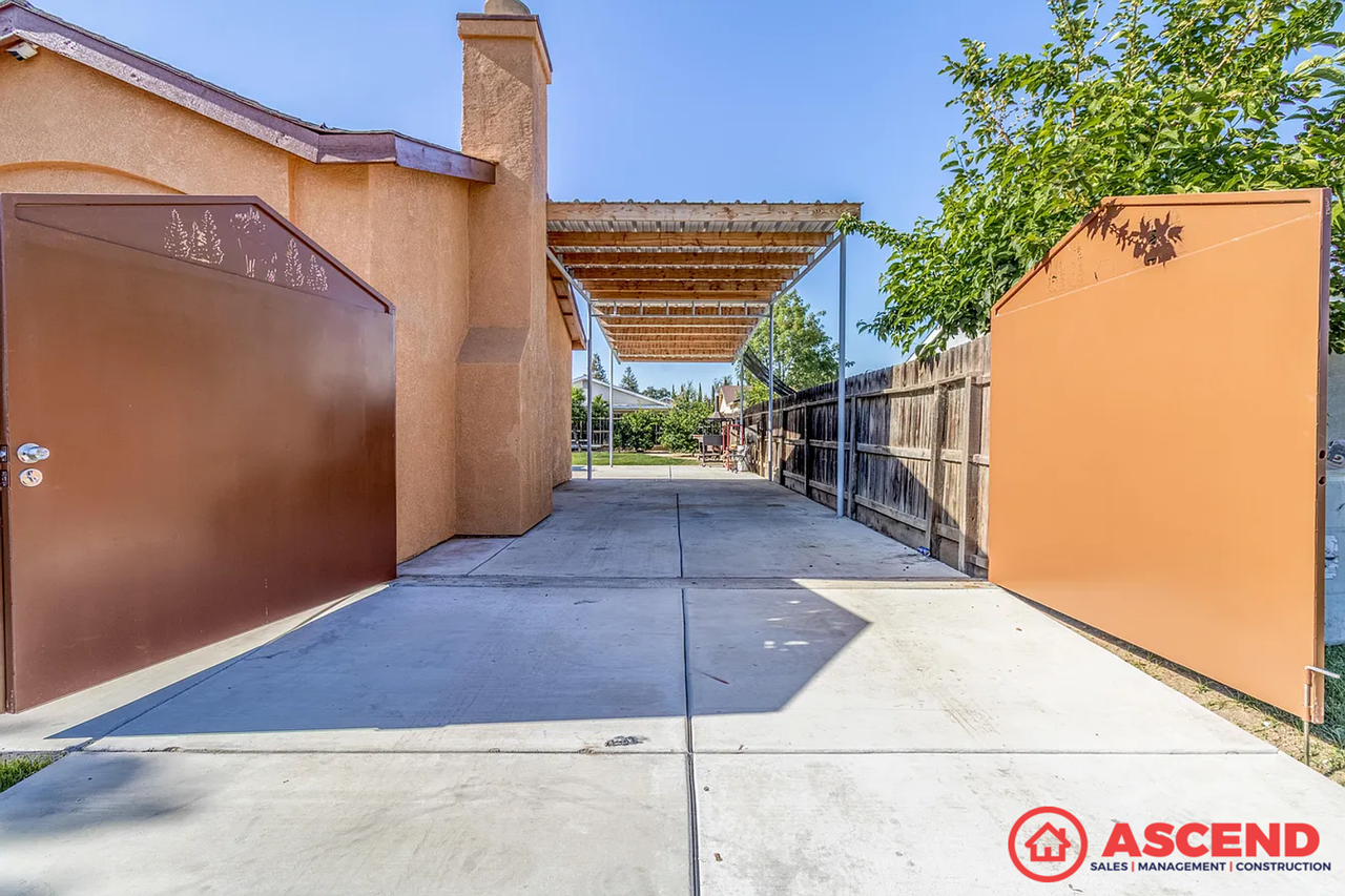 1810 Martinho Ave - Photo 4 of 23