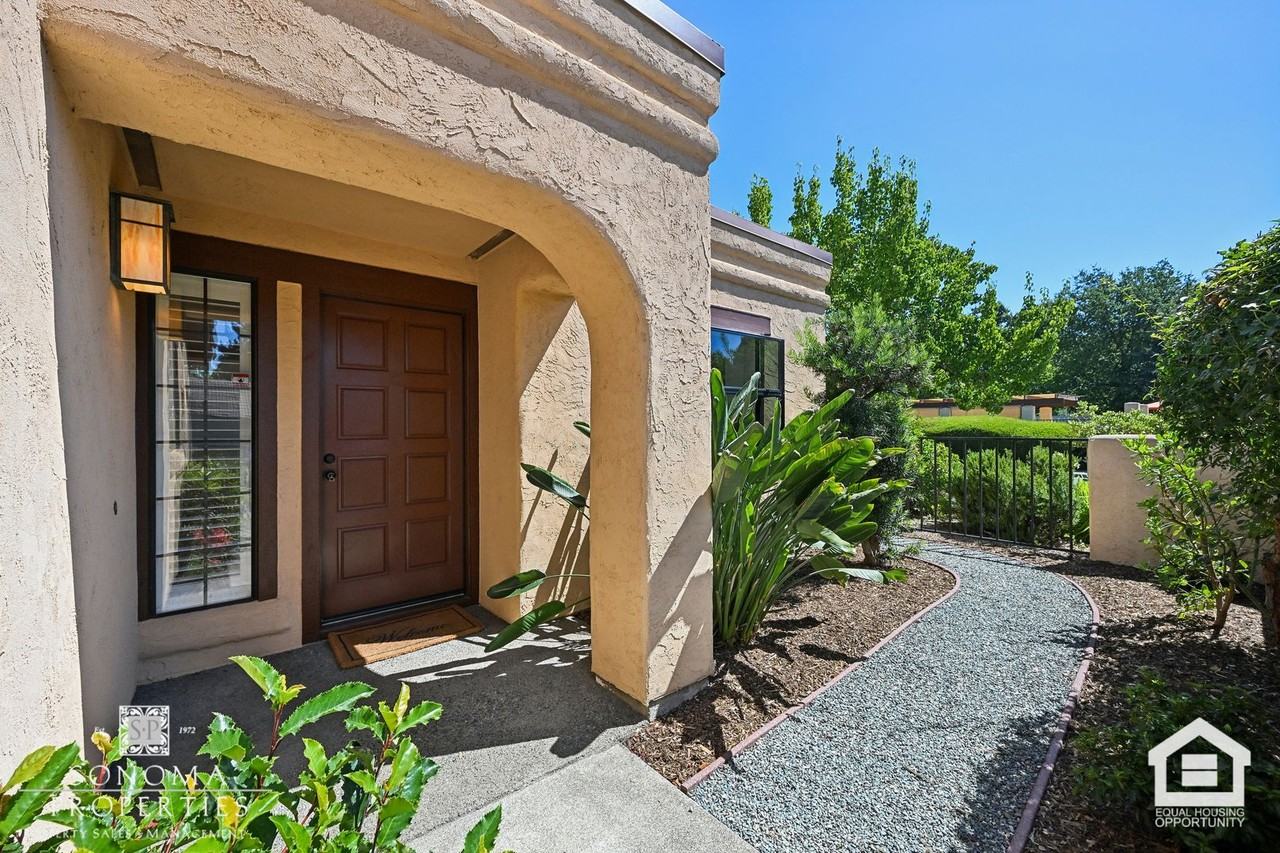 424 La Quinta Ln - Photo 6 of 44