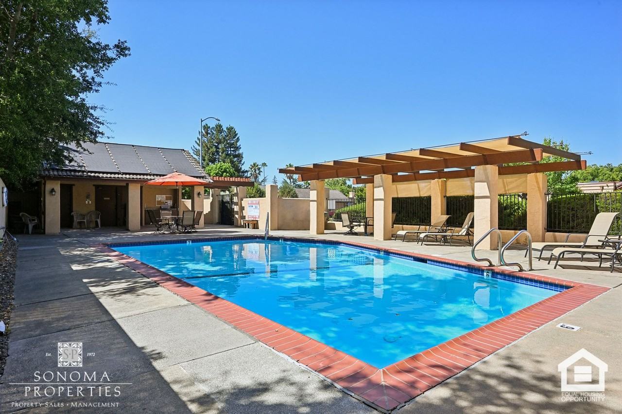 424 La Quinta Ln - Photo 4 of 44