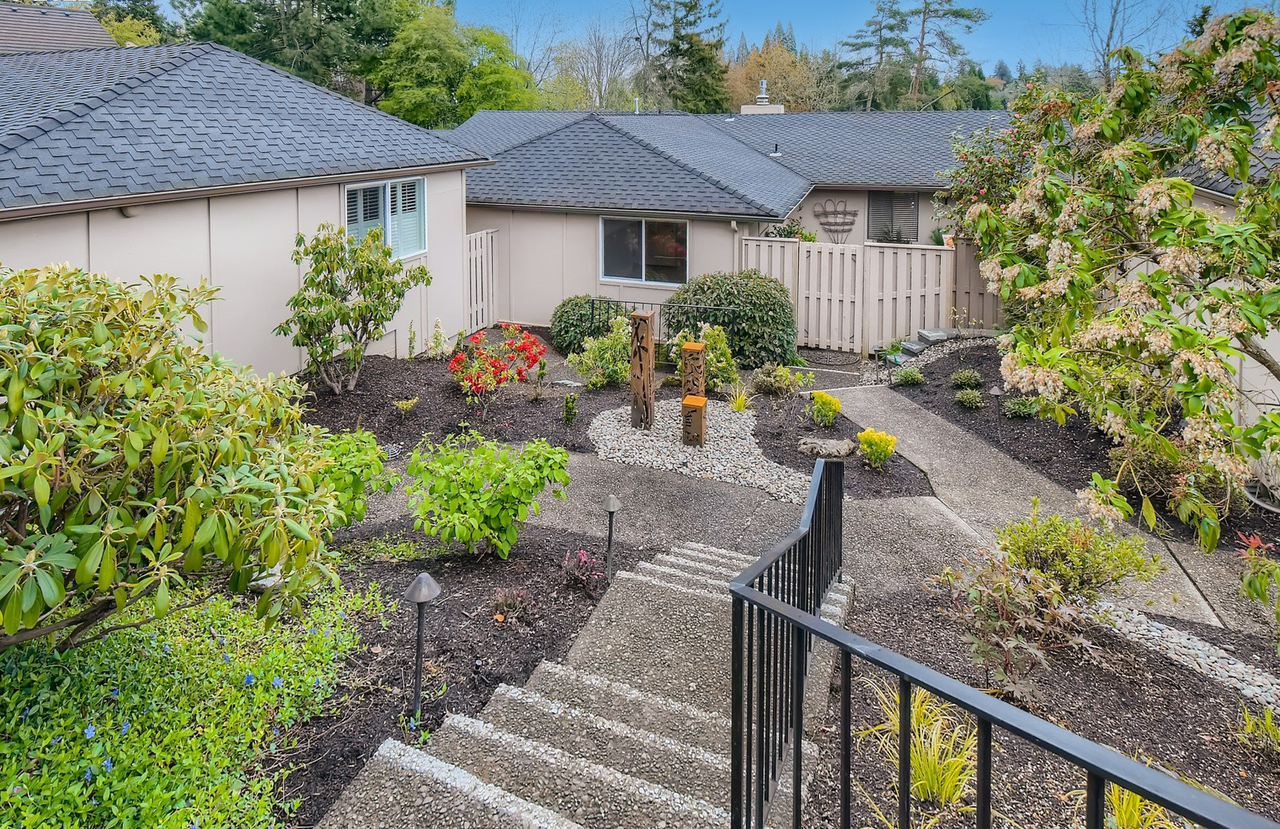32 Condolea Dr - Photo 2 of 24