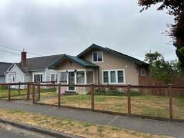featured image of 2824 Aberdeen Ave