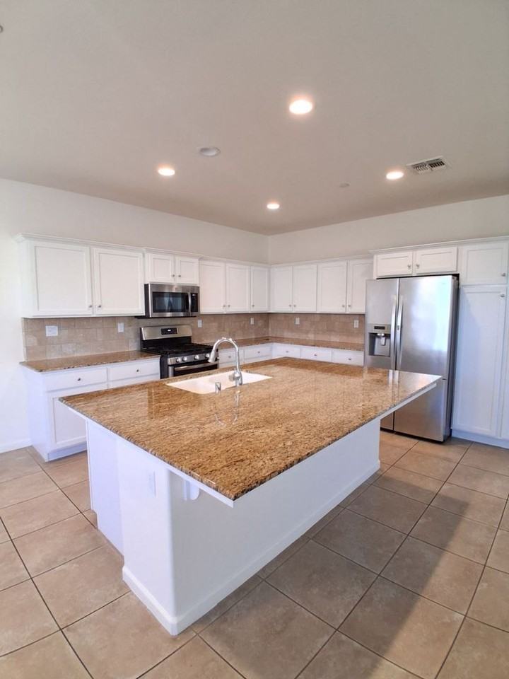 3813 Griffith Ave - Photo 4 of 26