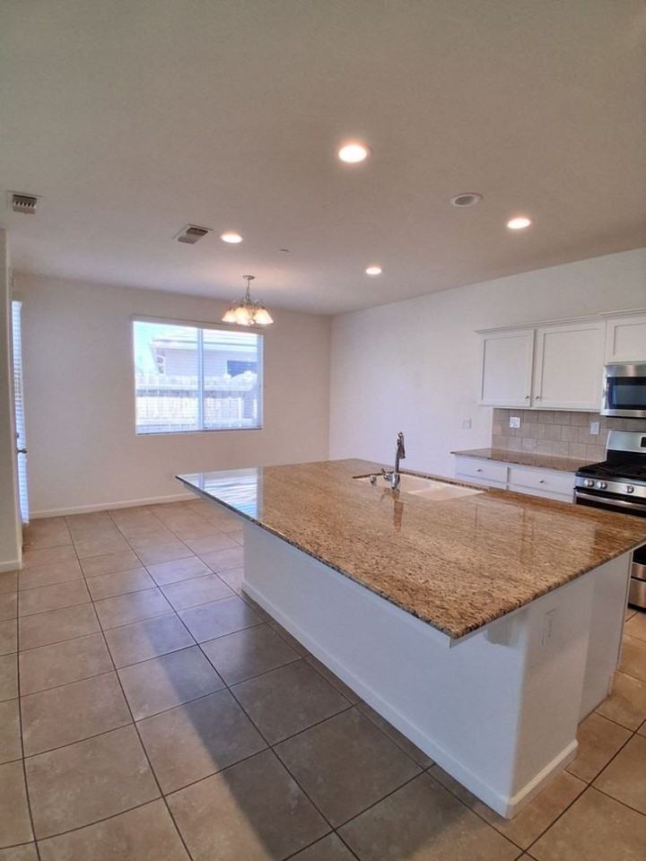 3813 Griffith Ave - Photo 6 of 26