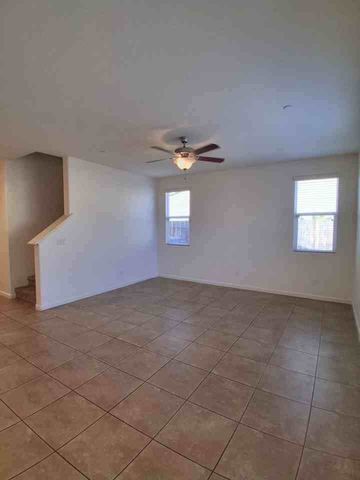 3813 Griffith Ave - Photo 6 of 24
