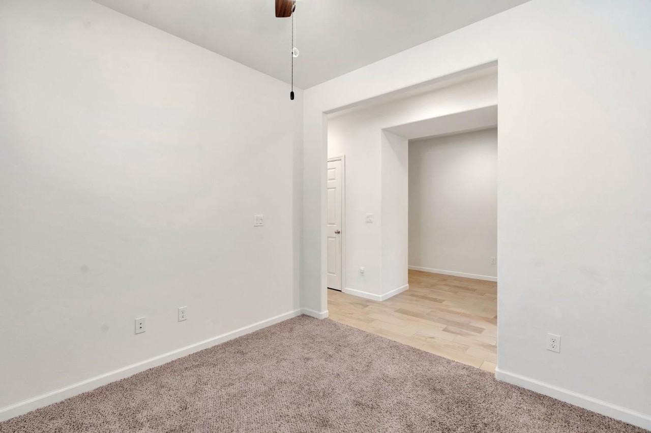 2153 Lombard Ln - Photo 4 of 27