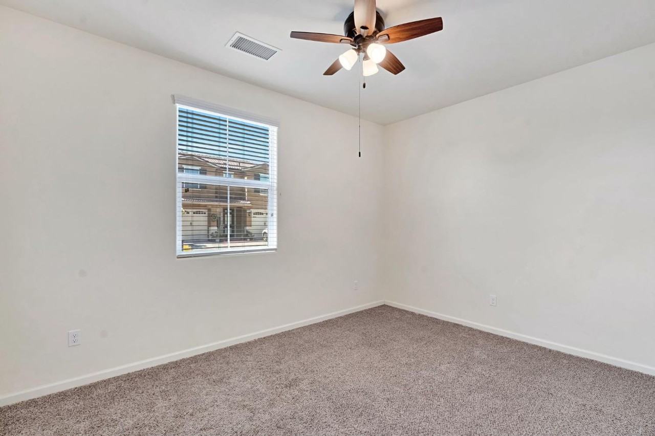 2153 Lombard Ln - Photo 5 of 27