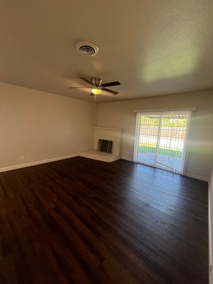 1905 Silvaire Dr - Photo 4 of 10