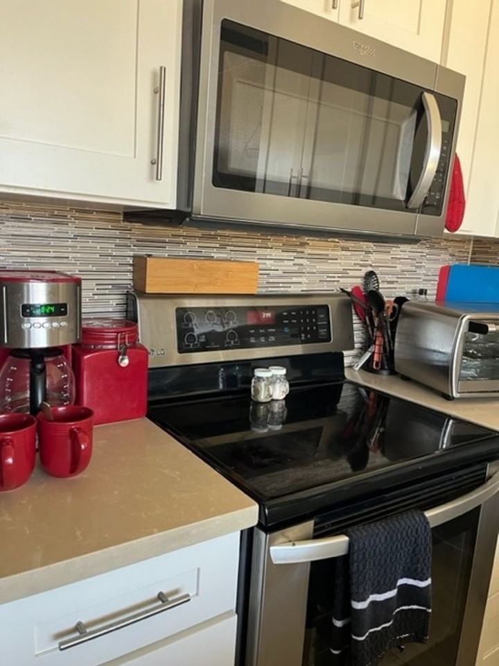 965 Prospect St - Photo 4 of 16