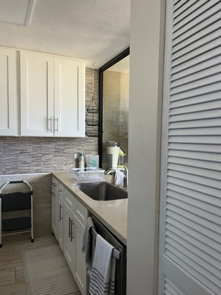 965 Prospect St - Photo 5 of 16