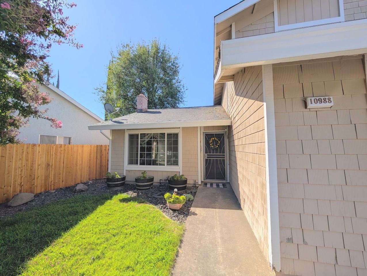 10988 Mira River Ct - Photo 3 of 35