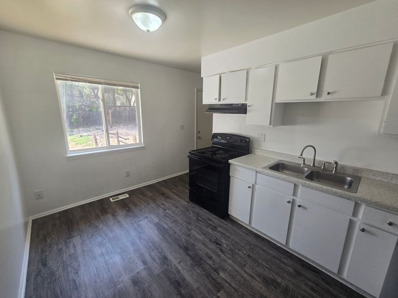 325 S Murray Blvd - Photo 2 of 3