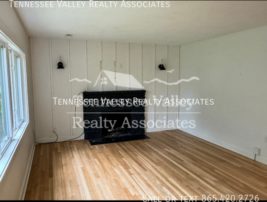 3919 Beverly Pl - Photo 3 of 17