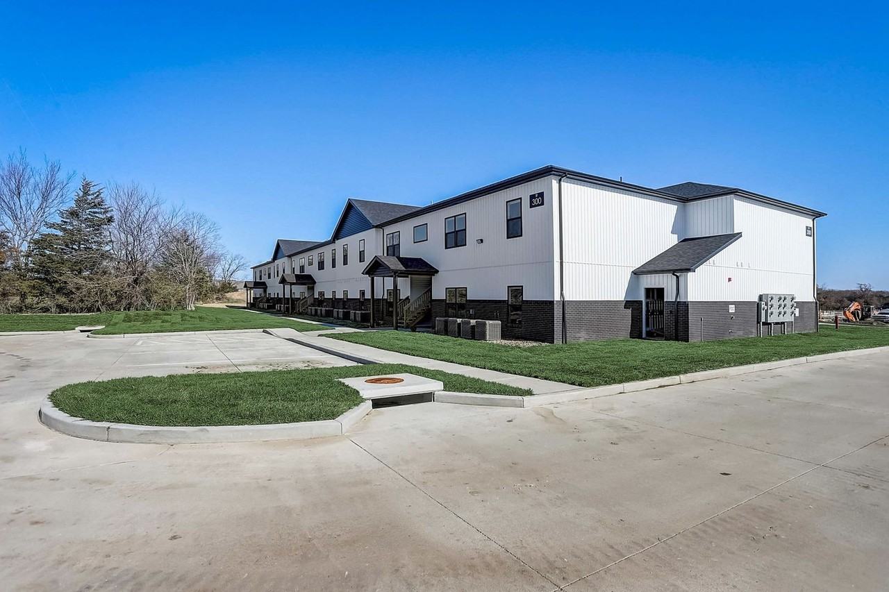 912 Parkview Dr #912 - Photo 4 of 50