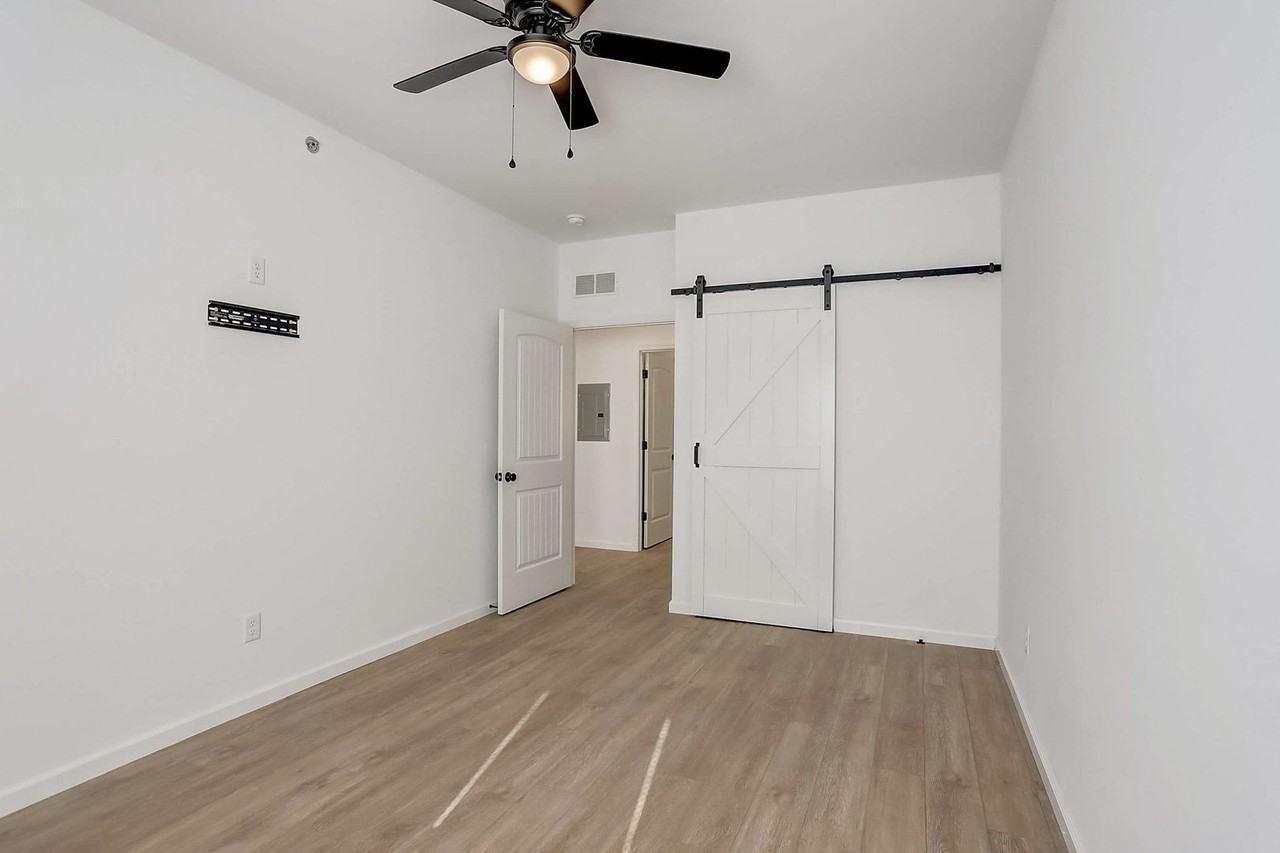 912 Parkview Dr #912 - Photo 6 of 50