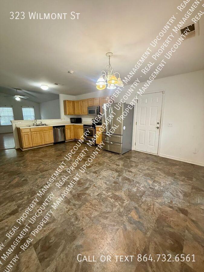 323 Wilmont St - Photo 3 of 15