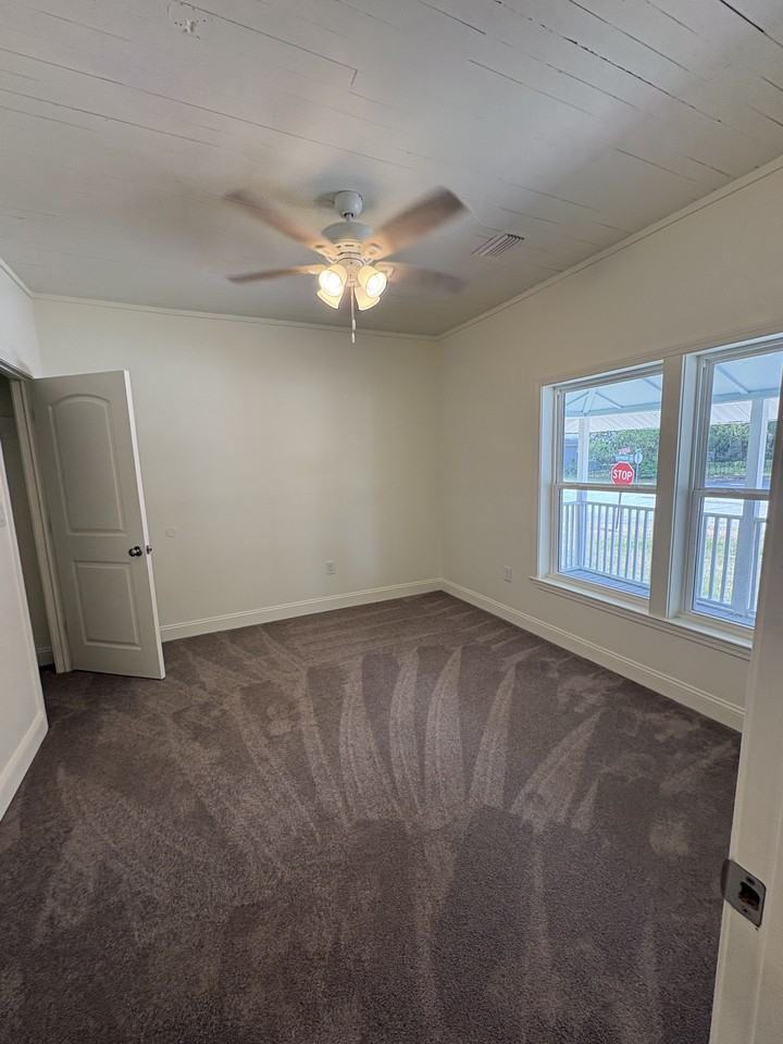 211 Dartmouth St - Photo 3 of 9