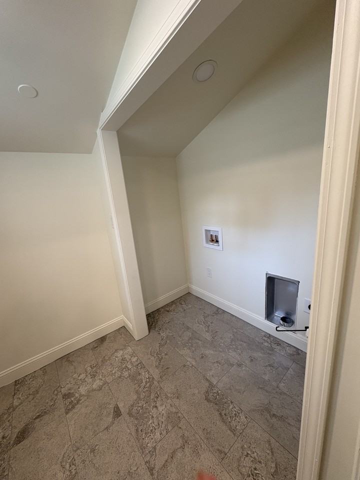 211 Dartmouth St - Photo 5 of 9