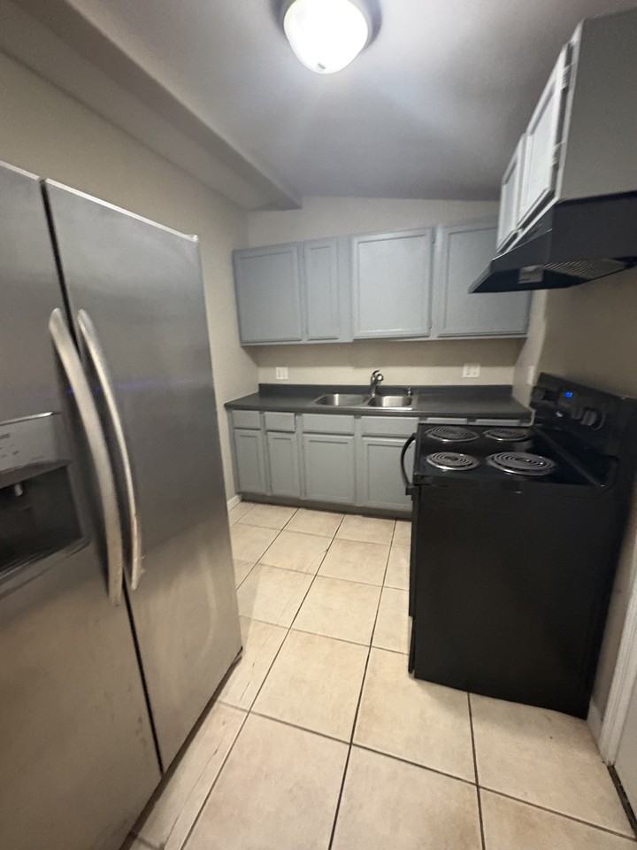 1406 Monck St - Photo 2 of 3