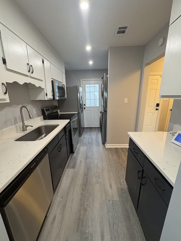 604 Marshview Circle Dr - Photo 2 of 12