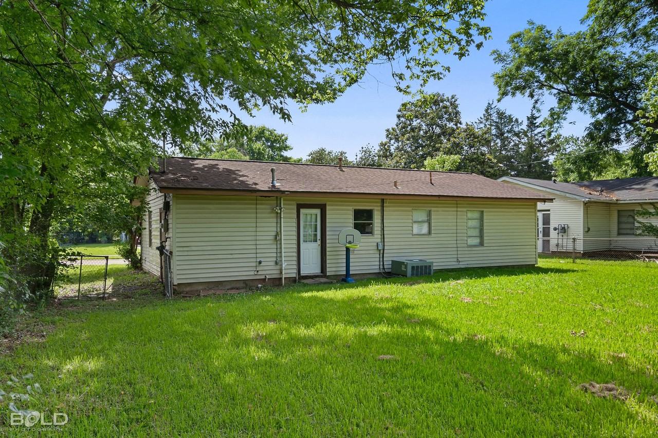 1219 Olwen Dr - Photo 4 of 15