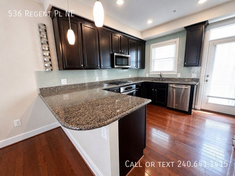 536 Regent Pl Ne - Photo 5 of 19
