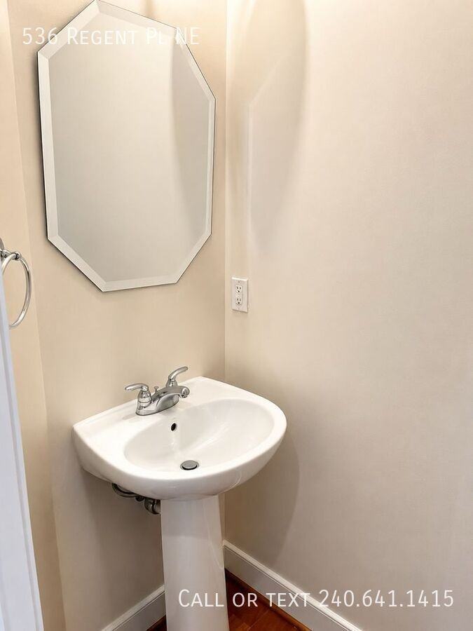 536 Regent Pl Ne - Photo 7 of 19