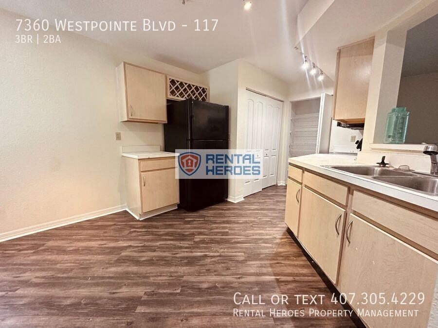 7360 Westpointe Blvd #117 - Photo 3 of 9