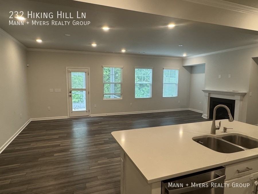 232 Hiking Hill Ln - Photo 5 of 16