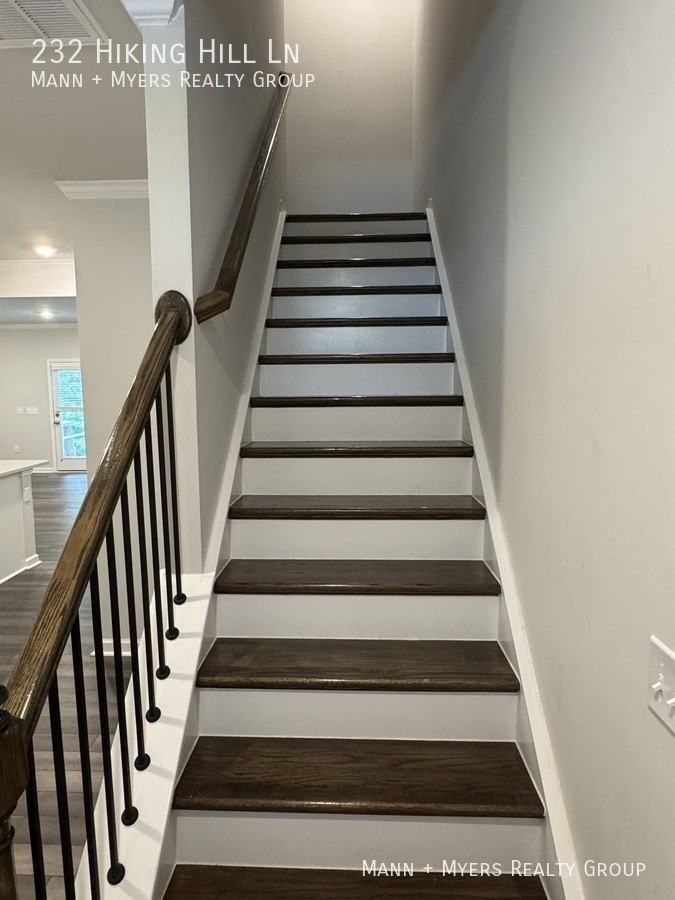 232 Hiking Hill Ln - Photo 7 of 16