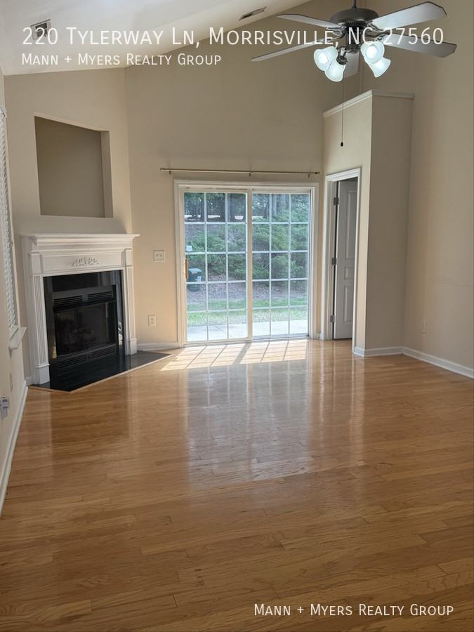 220 Tylerway Ln - Photo 2 of 14