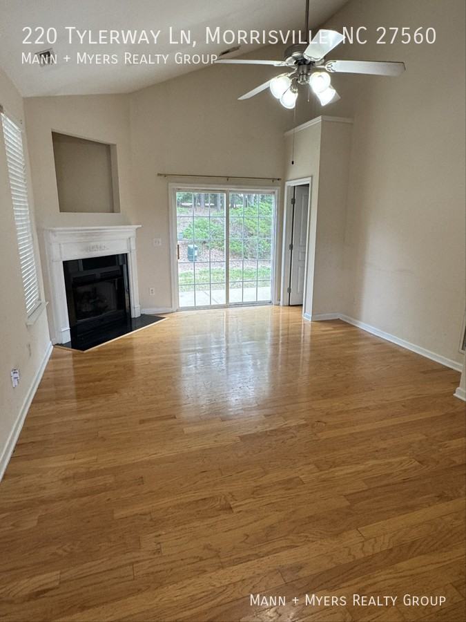 220 Tylerway Ln - Photo 3 of 14