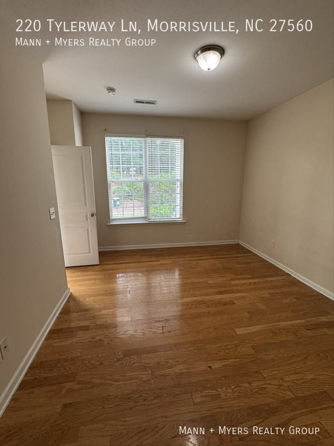 220 Tylerway Ln - Photo 6 of 14