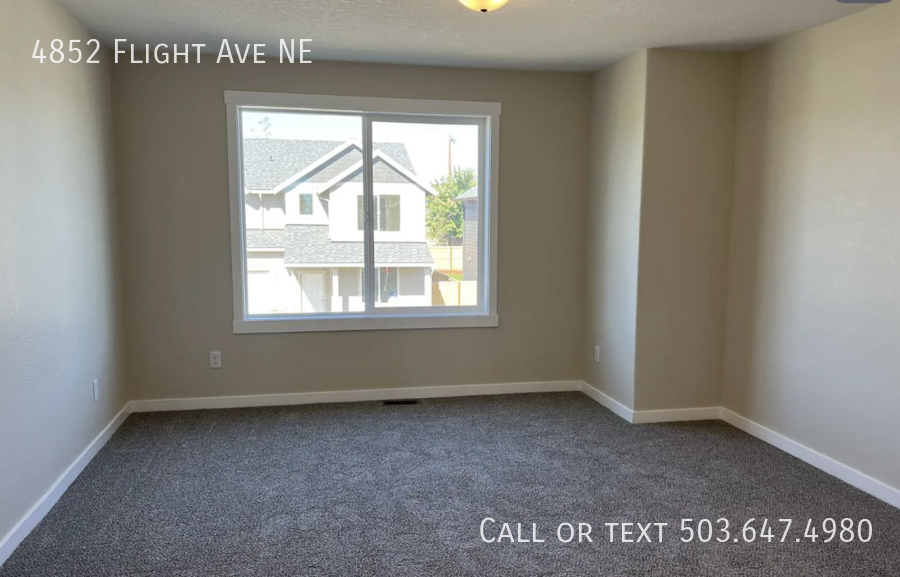 4852 Flight Ave Ne - Photo 5 of 8