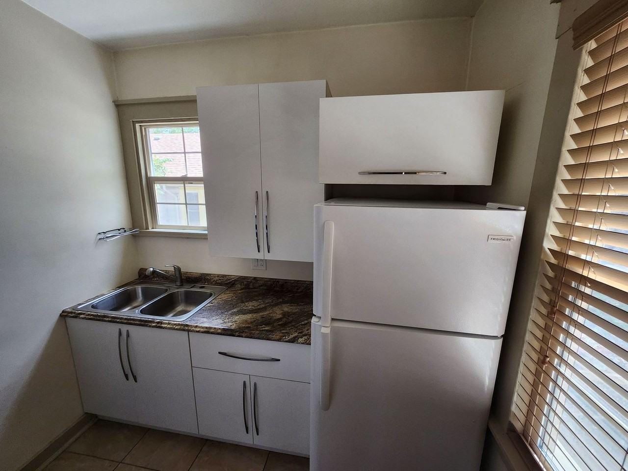 1000 Carteret Ave #5 - Photo 4 of 26