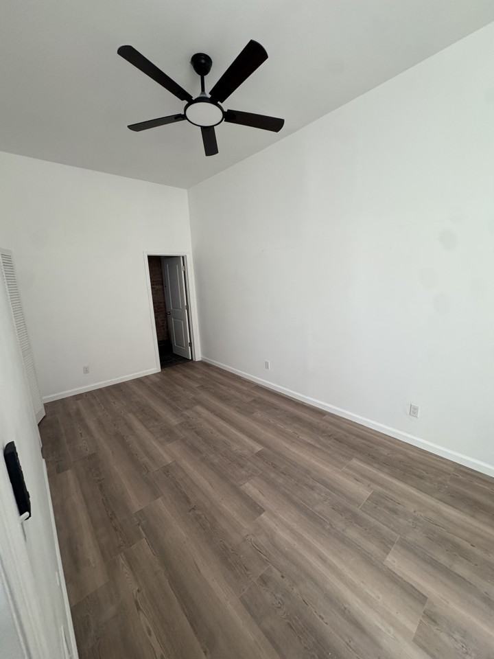 7802 Brownwood Dr - Photo 4 of 24