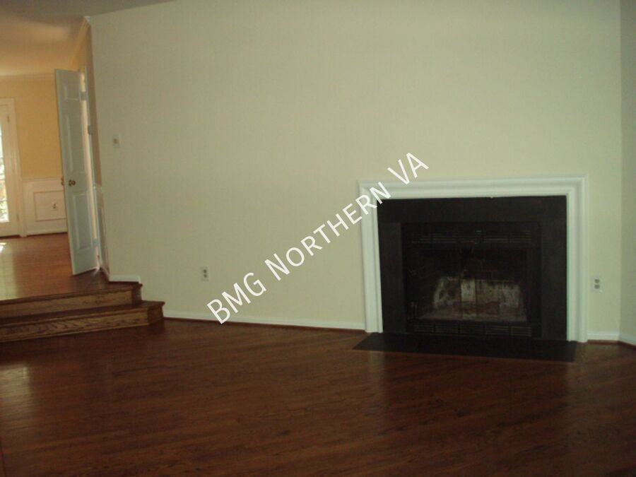 2105 Kings Garden Way - Photo 7 of 14