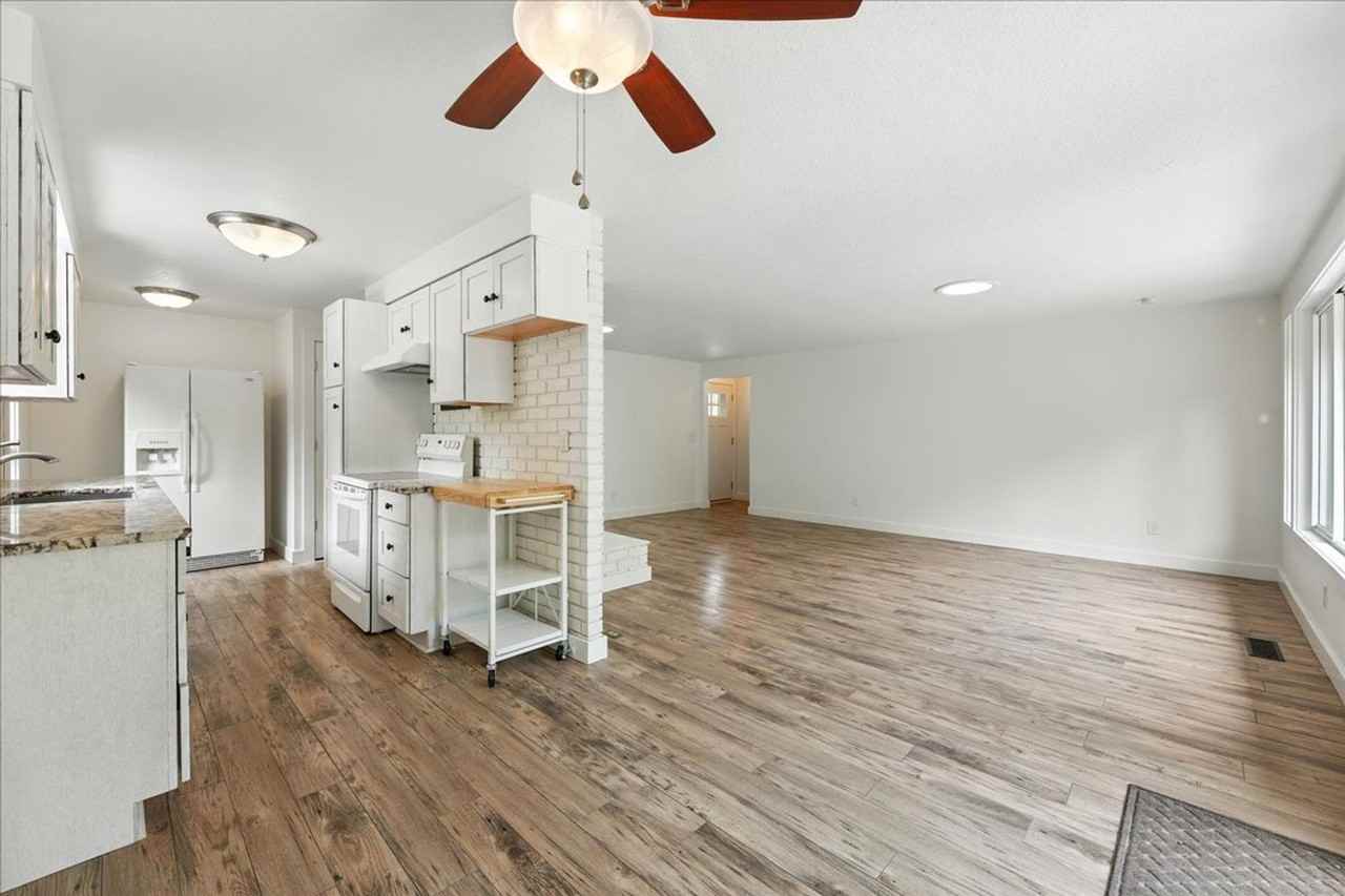 2448 Margery St - Photo 6 of 33