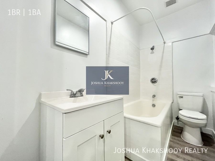 1411 S Burlington Ave #4 - Photo 5 of 5