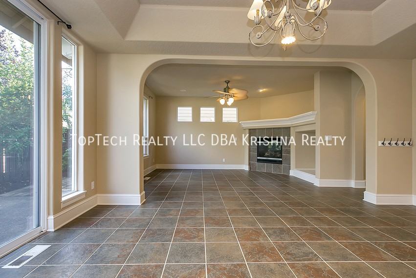 12649 Nw Bayonne Ln - Photo 2 of 19