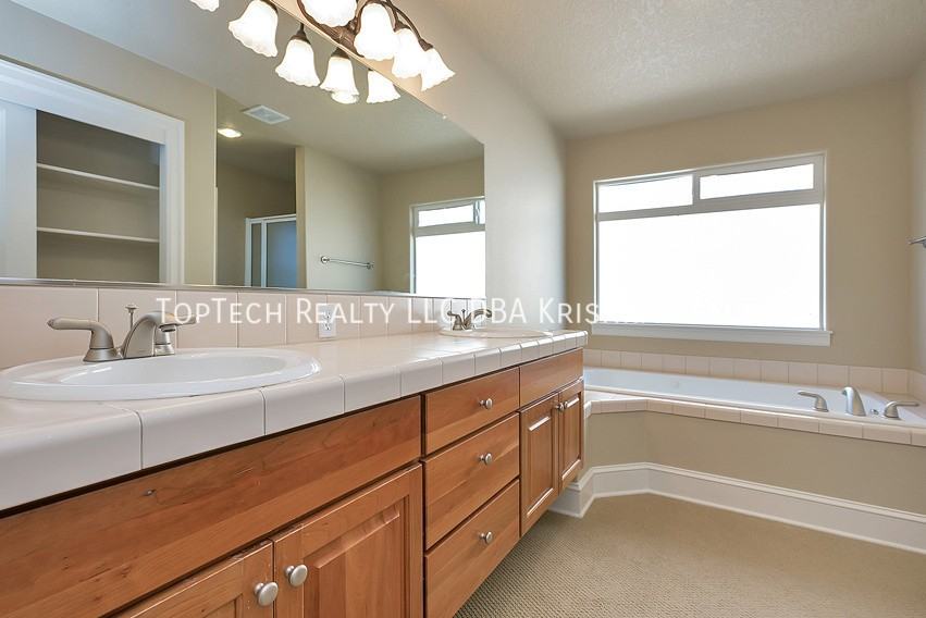 12649 Nw Bayonne Ln - Photo 7 of 19