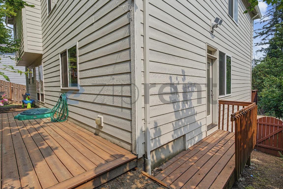 18052 Sw Loxley Dr - Photo 3 of 27
