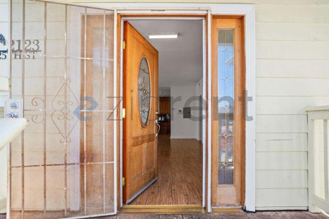 2123 E 25th St - Photo 4 of 27