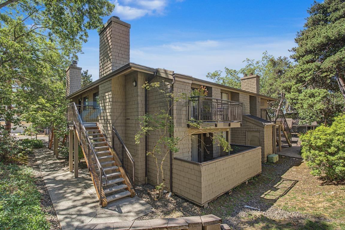 90 Galen St - Photo 2 of 16