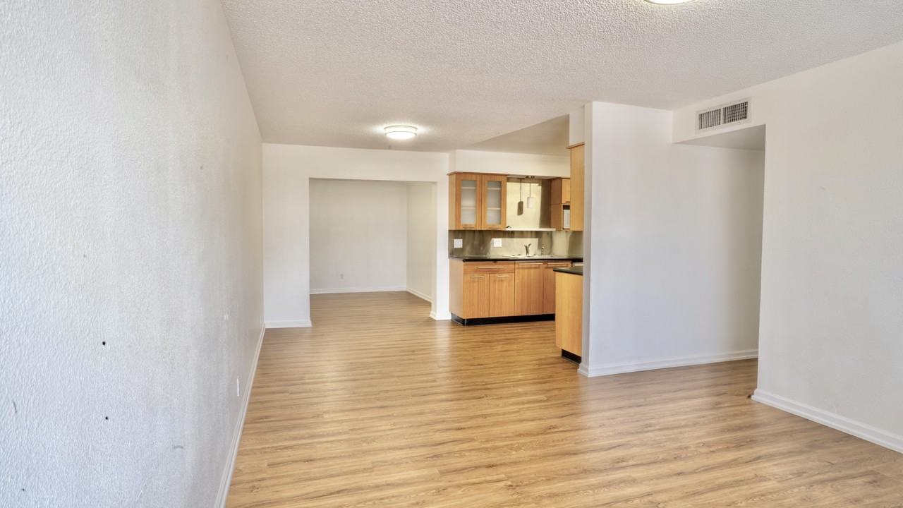 1136 W 9th St #NA - Photo 3 of 14
