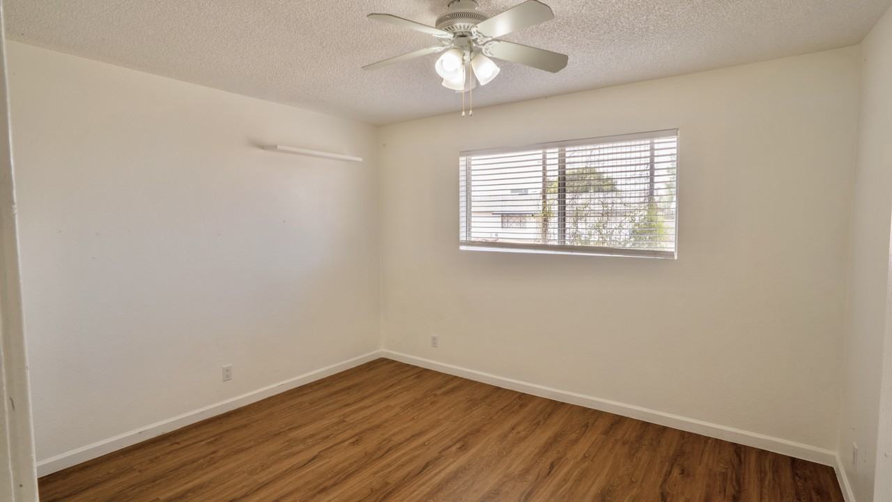 1136 W 9th St #NA - Photo 5 of 14