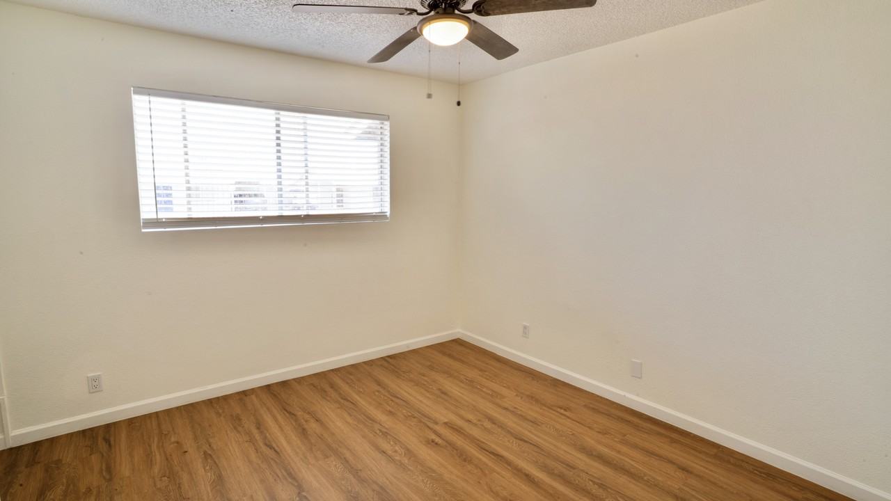 1136 W 9th St #NA - Photo 6 of 14