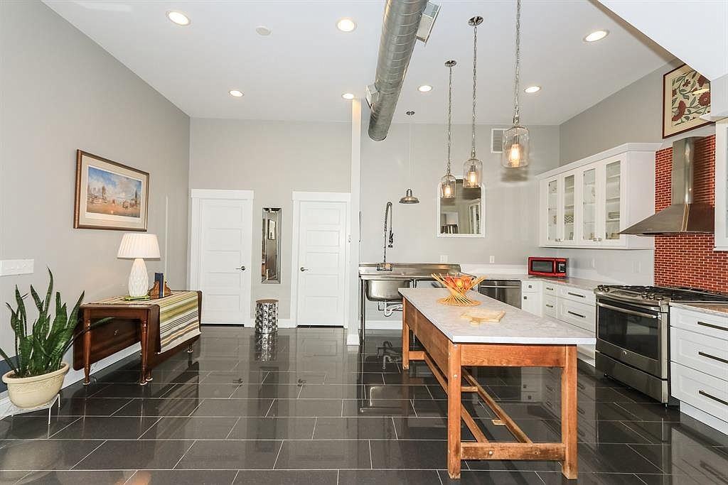 2354 Riverside Dr #NA - Photo 3 of 18