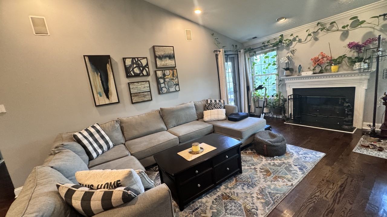 340 Danbury Ct #340 - Photo 3 of 16
